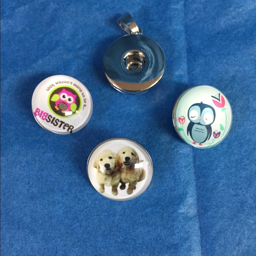 Snap button pendant with 3 snaps